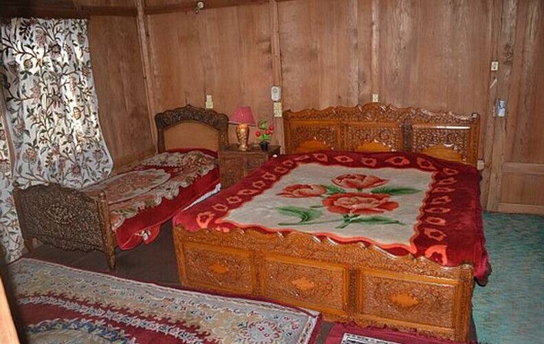 Houseboat Arebian Nights, Srinagar 1